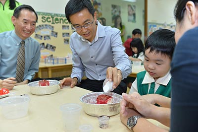 ECDA CEO, Mr Eugene Leong and Kinderland CEO, Mr Robert Leong participating in ‘Volcano workshop’ with our children and parents.
