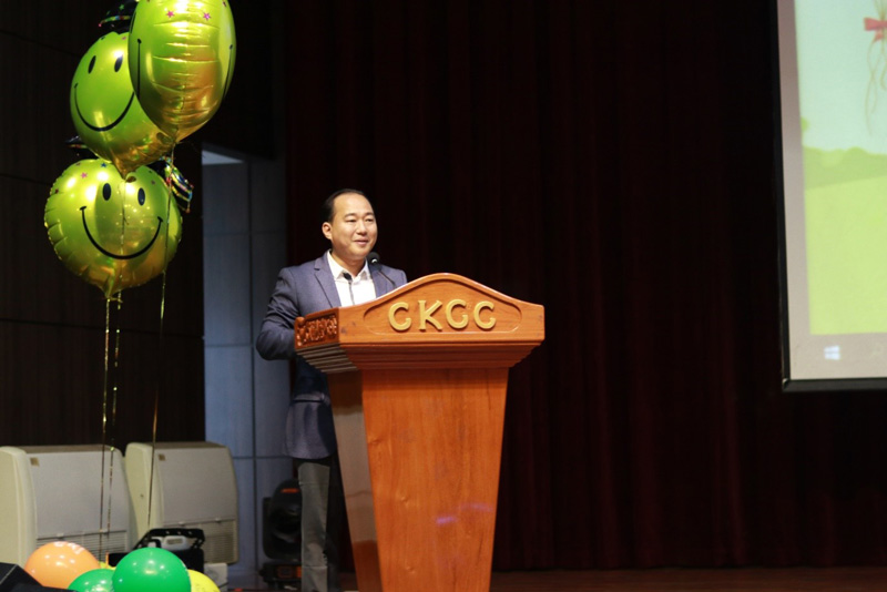 Mr Taing Seng Por, Director of Kinderland International Preschool Cambodia, giving his welcoming speech.
