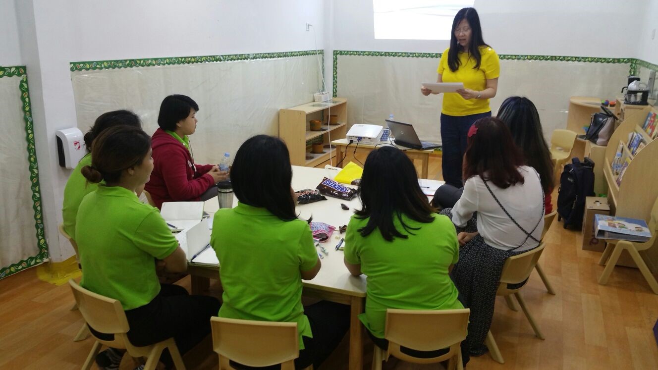 Dr Carol Loy from Kinderland HQ in Singapore conducting training on Kinderland Integrated Curriculum.